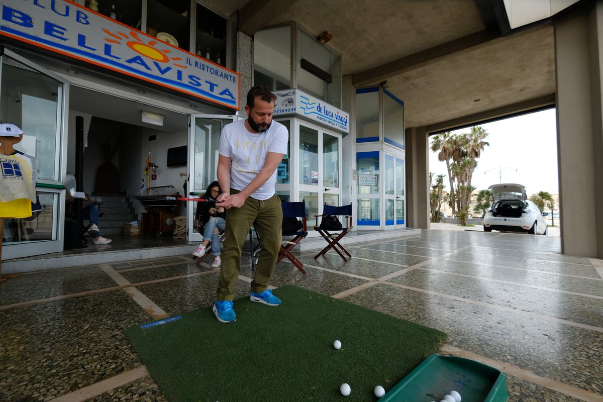 OffGolfShop's tweet photo. Les balles semi-rigides ne blessent pas, ne cassent pas et offrent une vraie sensation de Golf ! 🏌️‍♀️ 
#PlayBold #BeOutOfFairways #UrbanGolf #Golf
Pour vous équiper rdv ici: https://t.co/6PYxxRDvkt https://t.co/j6KOMq5YDl