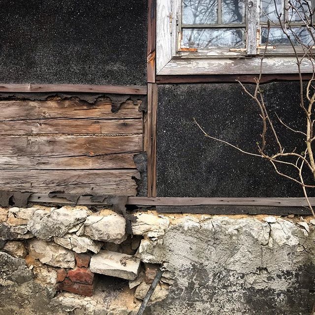NorbertJot's tweet photo. #polska #poland #jerzmanowice #abandonedpoland #abandoned #abandonedbuilding #filthyfacades #abandoned_seekers #rsa_windows #brickshiding #windowshiding https://t.co/rkzBBDDoNV https://t.co/ZoGgQvJRKK
