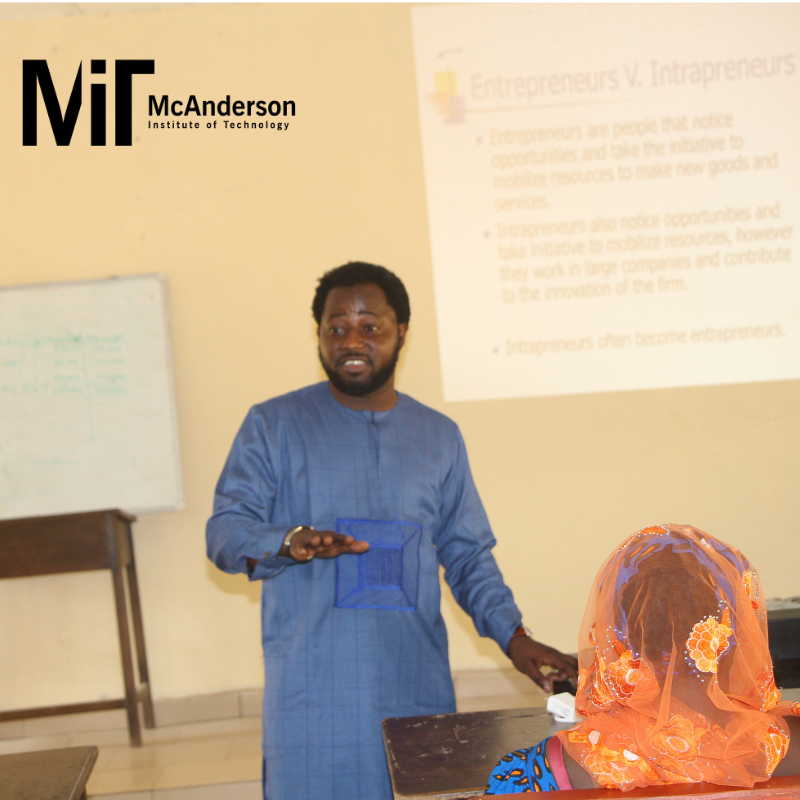 McAndersonNG's tweet photo. ONGOING:
#FinancialFriday
"First step- Write down your idea" - Akindolani Akindayo
The students being treated to a documentary on the
15 Characteristics of Effective Entrepreneurs are learning to #Takection on their business ideas.
@UNESCO @YouthMobile_ @FCTA https://t.co/EkoUdAqP5i