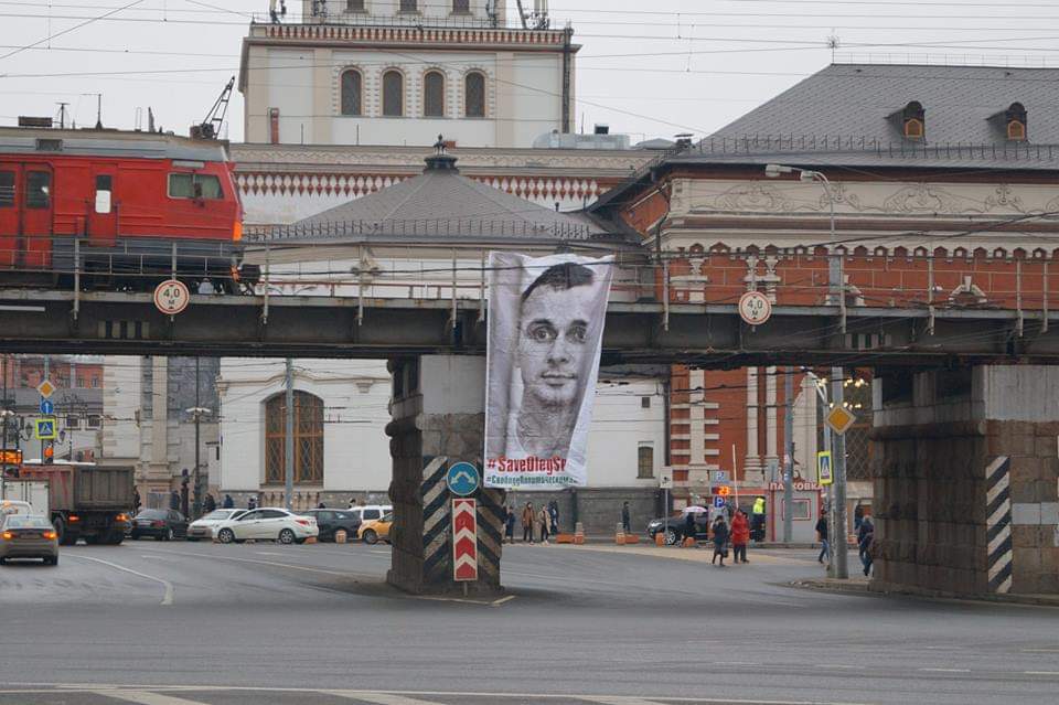 LetMyPplGoUA_en's tweet image. Today in Moscow - a call to free Ukrainian filmmaker Oleg Sentsov and all Ukrainian political prisoners of the Kremlin. Thank you for the support! 
#FreeSentsov #LetMyPeopleGo #SaveOlegSentsov
Photos: Nikolai Igrokov