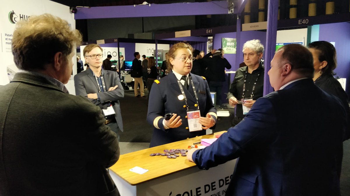 EdouardDurand's tweet photo. Emmanuel Chiva de l'Agence Innovation Défense nous rend visite pour voir les résultats du projet #StressMe réalisé en partenariat avec l'IRBA (Institut de Recherche Biomédicale des Armées) @HM_UX_designlab @lecolededesign #marsdigital https://t.co/u0ibsRsccx
