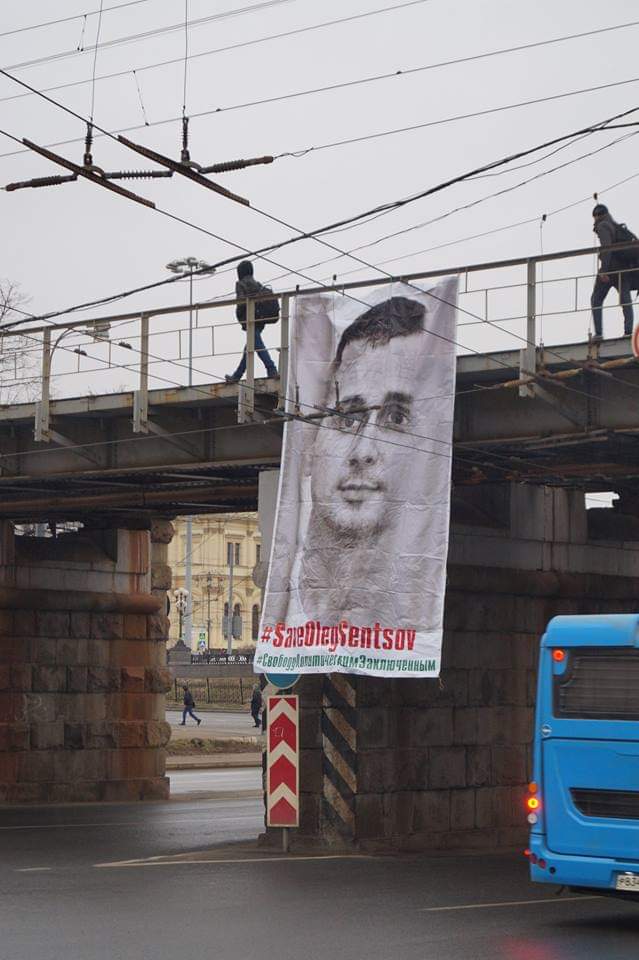 LetMyPplGoUA_en's tweet image. Today in Moscow - a call to free Ukrainian filmmaker Oleg Sentsov and all Ukrainian political prisoners of the Kremlin. Thank you for the support! 
#FreeSentsov #LetMyPeopleGo #SaveOlegSentsov
Photos: Nikolai Igrokov