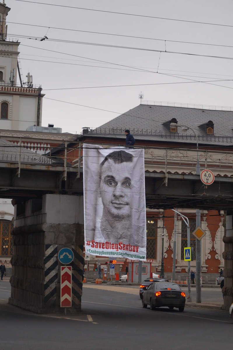 LetMyPplGoUA_en's tweet image. Today in Moscow - a call to free Ukrainian filmmaker Oleg Sentsov and all Ukrainian political prisoners of the Kremlin. Thank you for the support! 
#FreeSentsov #LetMyPeopleGo #SaveOlegSentsov
Photos: Nikolai Igrokov