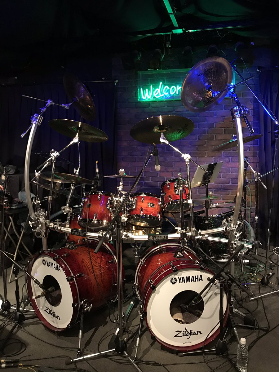 Yamahadrums_jp's tweet photo. #矢野顕太郎 さん。ド派手なHEXRACKIIに目が釘付けです。スネアは #RRS1455 #hexrack2 #セッティング中 #ヤマハドラムス https://t.co/2hsoQ24VWT