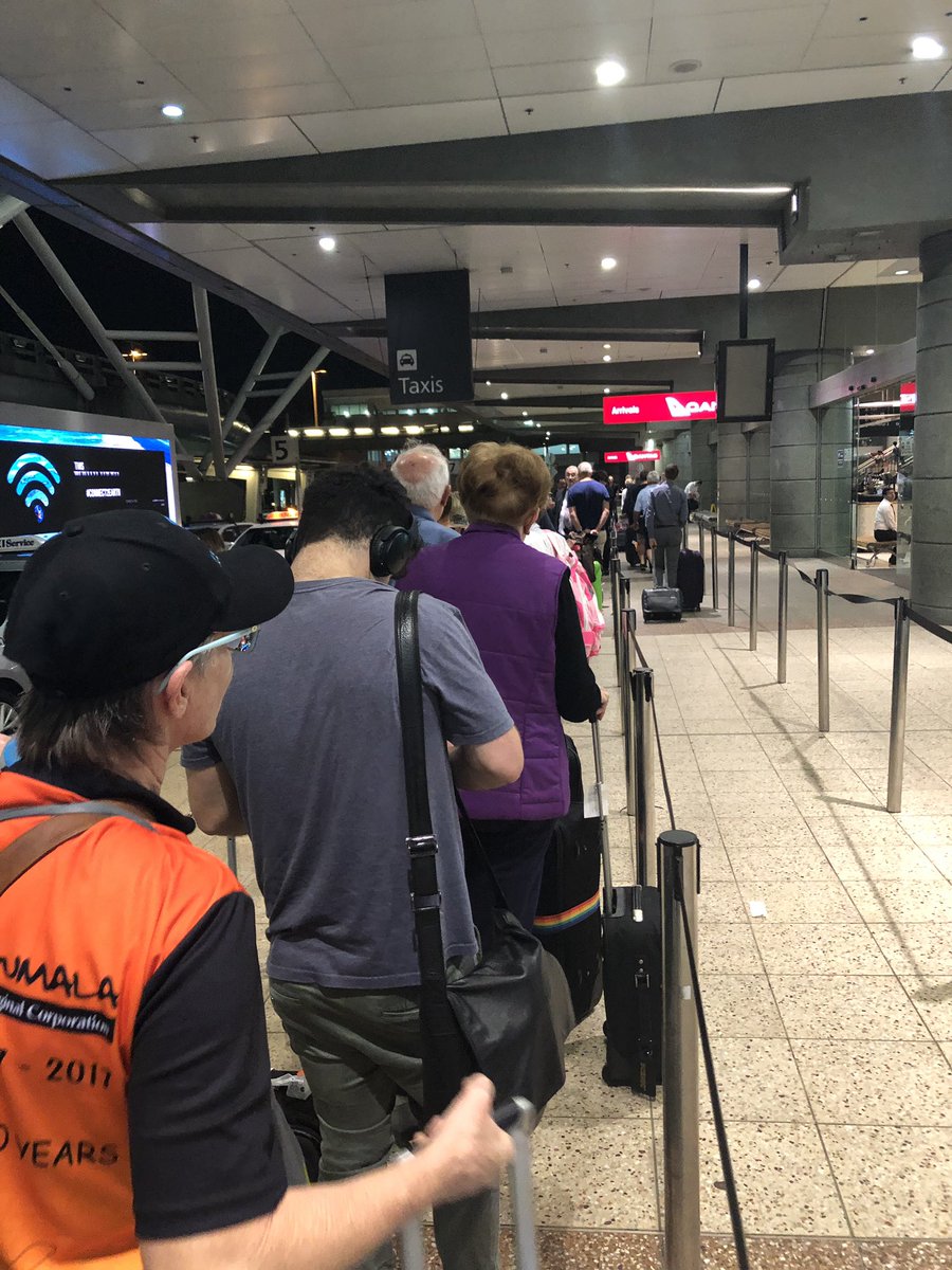 petrolhedonist's tweet photo. .@SydneyAirport needs better ground transportation. 10pm and still 15-20min cab queue. #servicewhatservice https://t.co/4QEbaywvTH
