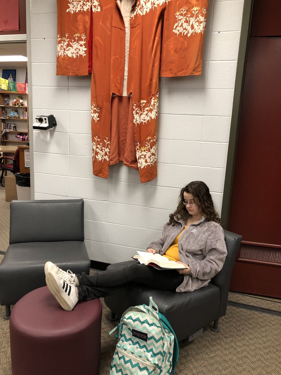 BruinsLibrary's tweet image. Thank you @Bruin_Principal the new library chairs are a hit! @Lmr777Lynn @lmsjanlan #futurereadylibrary