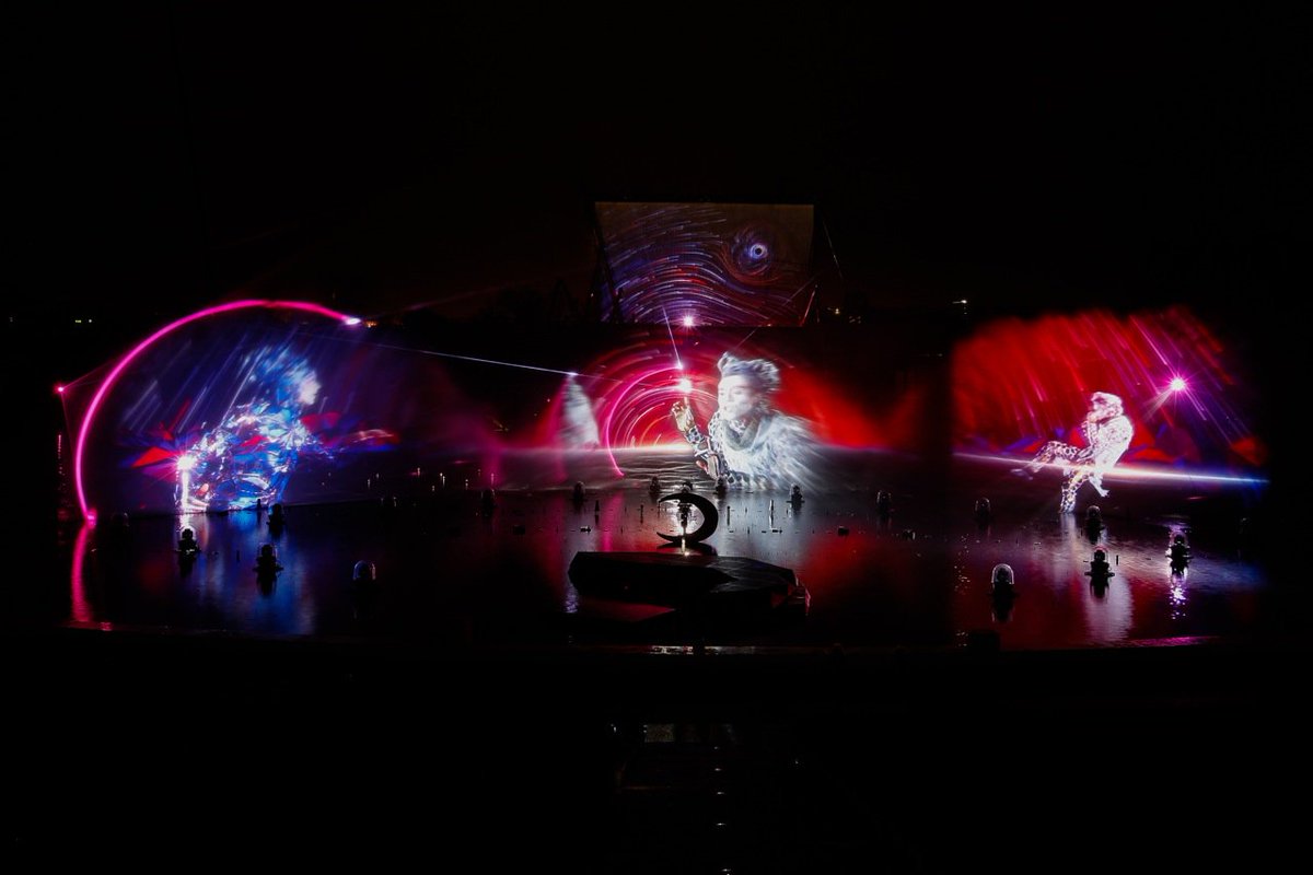 emotionsbycrys's tweet image. L'écran d'eau, c'est une toile de projection originale de 8 à 20m de haut sur 25 à 60m de base. Effet de surprise garantie ! Découvrez  : crystal-group.fr/fr/realisation… #ecrandeau #showmultimédia #crystalgroup #show