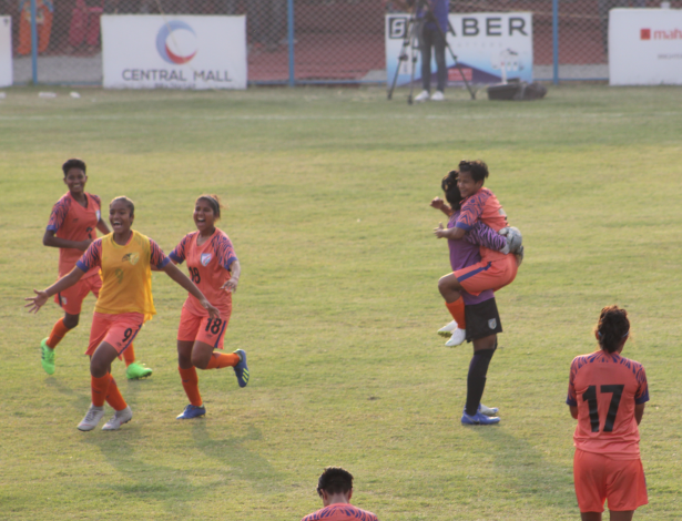 TFGfootball's tweet photo. Champions of South Asia!
@IndianFootball 3-1 Nepal
#BackTheBlue #SAFFWC #ShePower
Watch LIVE https://t.co/bpdUG0E607 https://t.co/4TCQ4LFeoL