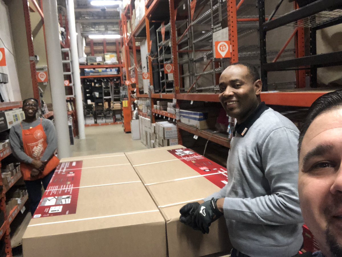 xxArt46xx's tweet photo. Caught Orange handed, TEAM UP, Store and Met Partnership. Team work makes the Dream work. https://t.co/nHnM8p9MKa