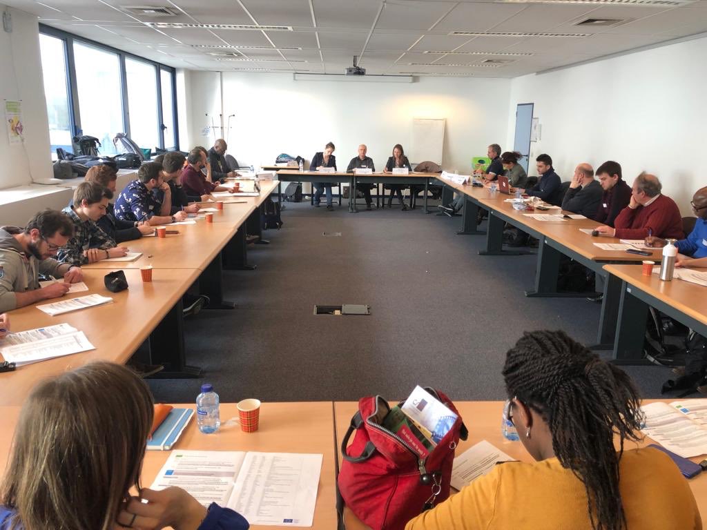 acorban's tweet photo. Peut on informer sur la desinformation ? debat lors de #eventlabBBico avec RtbfInside etRtbf empreinte digitale #EUMediaLiteracyWeek https://t.co/rrm2OPcOKa