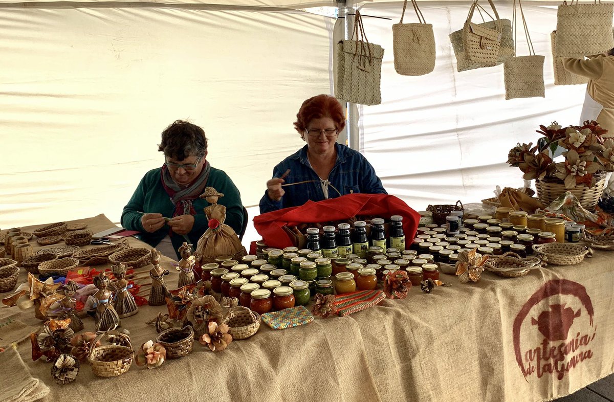 CabildoLaGomera's tweet photo. 📸 #CongresoBancales | Ya puedes visitar la muestra de artesanía y gastronomía con motivo del IV Congres Mundial de Territorios de Terrazas y Bancales.

📍En el Centro de Visitantes de San Sebastián de La Gomera. https://t.co/HBySjXVvMG