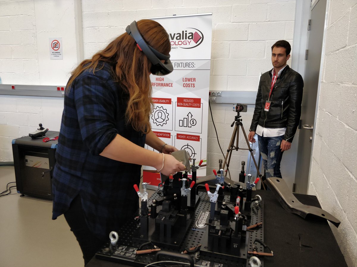 Today in <a href="/MIDIH_EU/">MIDIH</a> teaching factory in Bilbao, we are testing an application for training with AR/VR technologies, developed by one of the open call winners, D-cube from Greece.