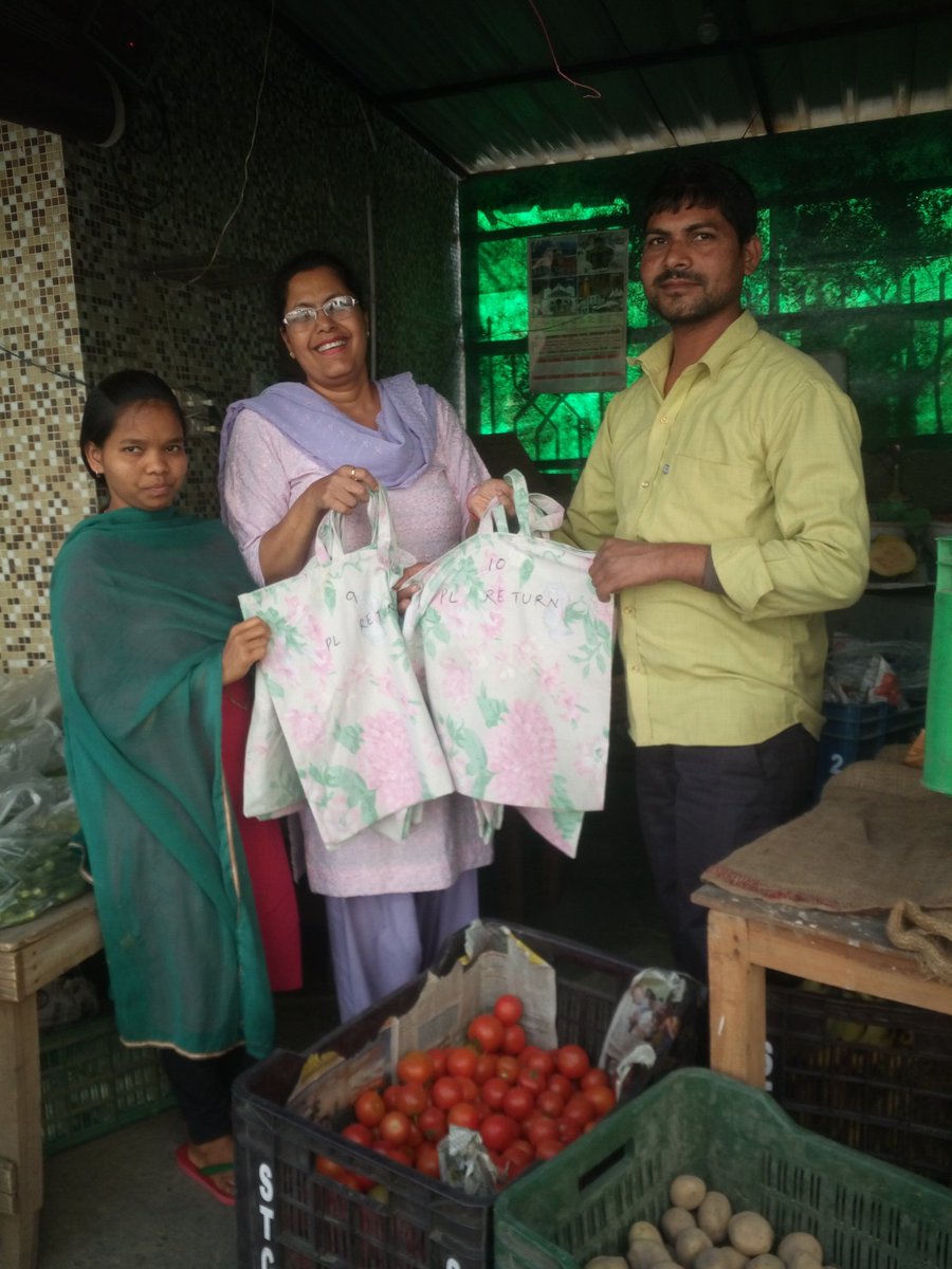A small step towards #noplastic mission, giving cloth bags made from old #cloths to vegetable seller in our society. @UNEnvironment @EnvironmentMin1 @sdgforindia @NicholasEneche @VigyanPrasar @drharshvardhan @swachhbharat @RenuSwarup @PIB_India