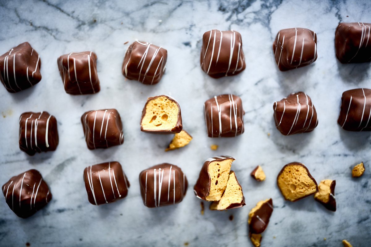 We've got that Friday feeling here at Copperpot. The sun is shining here in St Ives! Our milk chocolate covered honeycomb is smothered in Belgian chocolate and drizzled with indulgent white chocolate. Delicious. Happy Friday ow.ly/r3Kg30o9asL