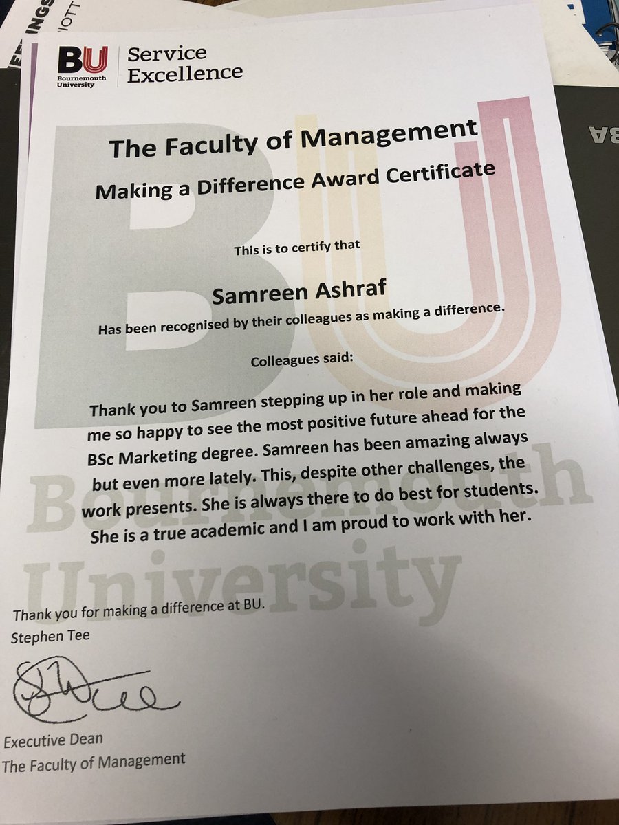 Xamreen_Ashraf's tweet photo. Came this morning to see this π€© this week was quite hectic but this βMaking a difference Awardβ has reenergised meπππ» Soo thankful for the lovely colleagues I work with.. you make me #BUhappy ππ and #BUproud #gratitude #lovemyjob @bournemouthuni @OD_BU https://t.co/hArKup61kp
