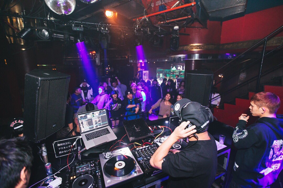 tomoxxxka's tweet photo. 23:00-OPEN▶︎ VUENOSFRIDAY🌸
@VUENOS_CLUB 

最高の音楽に…🎵美味しいお酒に…🍾
間違いなくPARTYできます🙋‍♀️

今夜は是非 #ブエフラ で決まりです☺️

「TOMOKAのゲスト」←ご自由にお使いください😘おいでやす☺️☺️

#japan #tokyo #shibuya #vuenos #ブエフラ女子 #hiphop #friday #party https://t.co/5k0efU4IjW