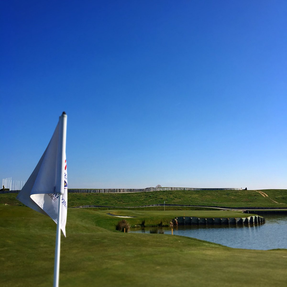 YGTRory's tweet photo. K the fog has done one. Itβs glorious now! @legolfnational @yourgolftravel #RyderCupCourse #YesPlease π«π·ππ Fancy a crack at this place? Info here: https://t.co/06aTtPuwze Email me at raymondo@yourgolftravel.com if youβre interested. https://t.co/9QF1puoliX