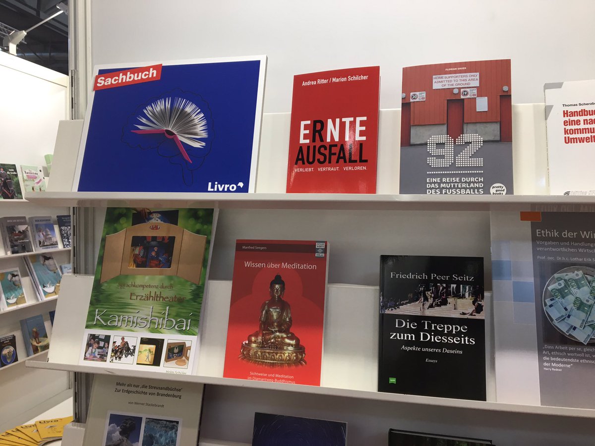 Unsere ersten beiden Veröffentlichungen auf der <a href="/buchmesse/">Leipziger Buchmesse</a>. #arschbombe #ernteausfall #verlag #hawewe