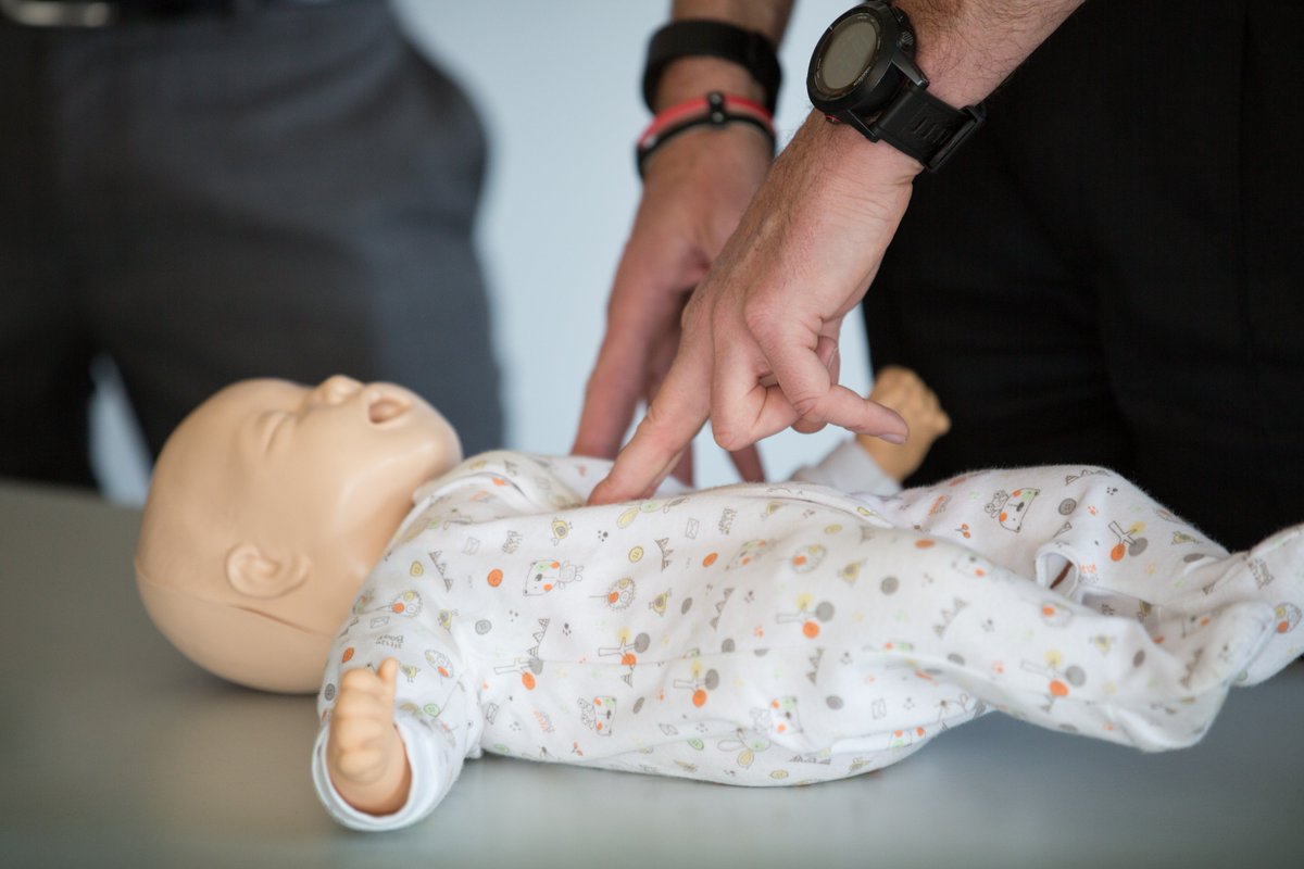 CornwallPhoenix's tweet photo. Our April #PaediatricFirstAid course running at @TruroCFRS is fully booked! If you are interested in learning about managing illness, injury, emergencies &amp; #Sepsis visit https://t.co/PkG3tjKN7A for a list courses available to book including 9th &amp; 10th April at @FalmouthCFRS 👶 https://t.co/qlYKvpefP8