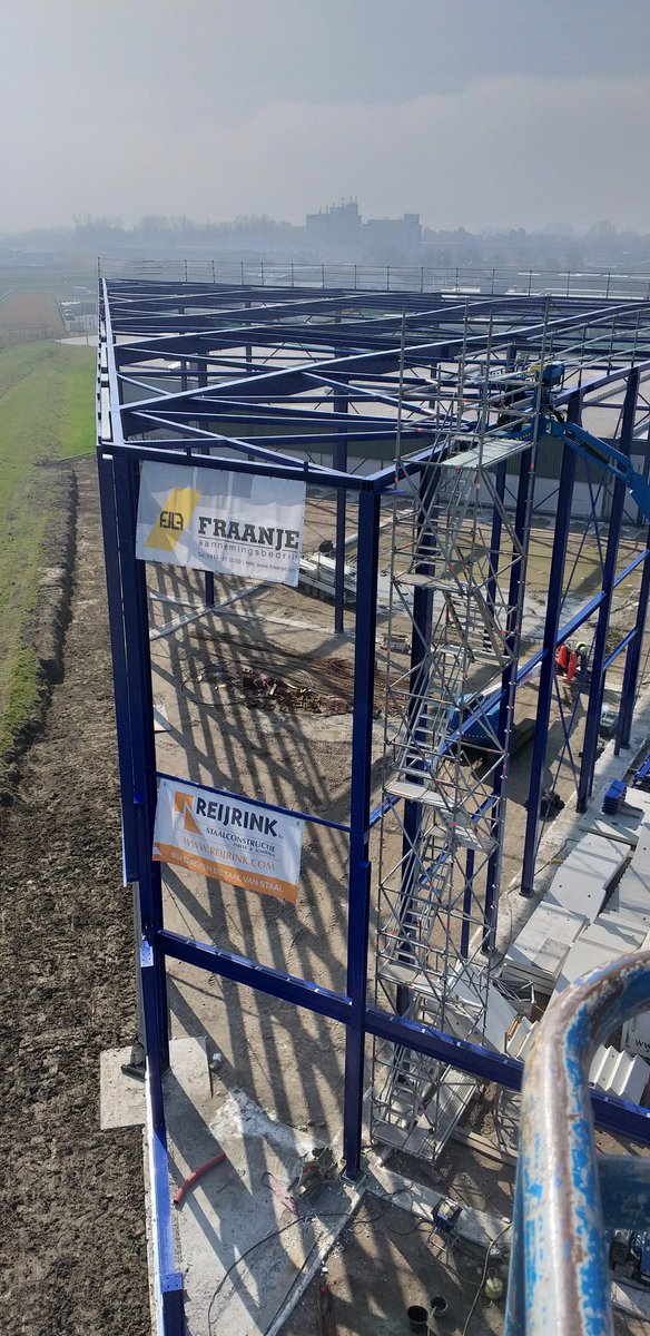 wouter_pasman83's tweet photo. Contouren nieuwbouw Unipharma Middelburg worden zichtbaar. @ReijrinkBV 1e fase klaar, kan @CladdingBV maandag aan de gang! @FraanjeBouw https://t.co/sAEcFOVSrr