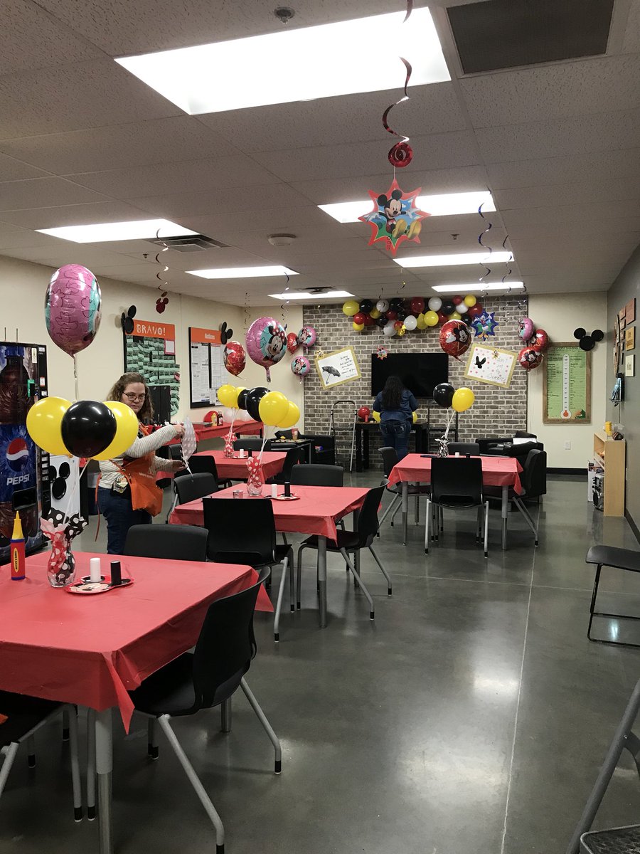 Mountaindaisy68's tweet image. Celebrating Success at the Jasper Home Depot 8413... where all your dreams can come true🧡#successsharing2019 #lovetheorangelife #disneytheme @hollytate122 @serenegar @thdsandi @nieves1Ramon @DebbieR52876815 @JuanitaFoxChap1 @RobinLeonard71