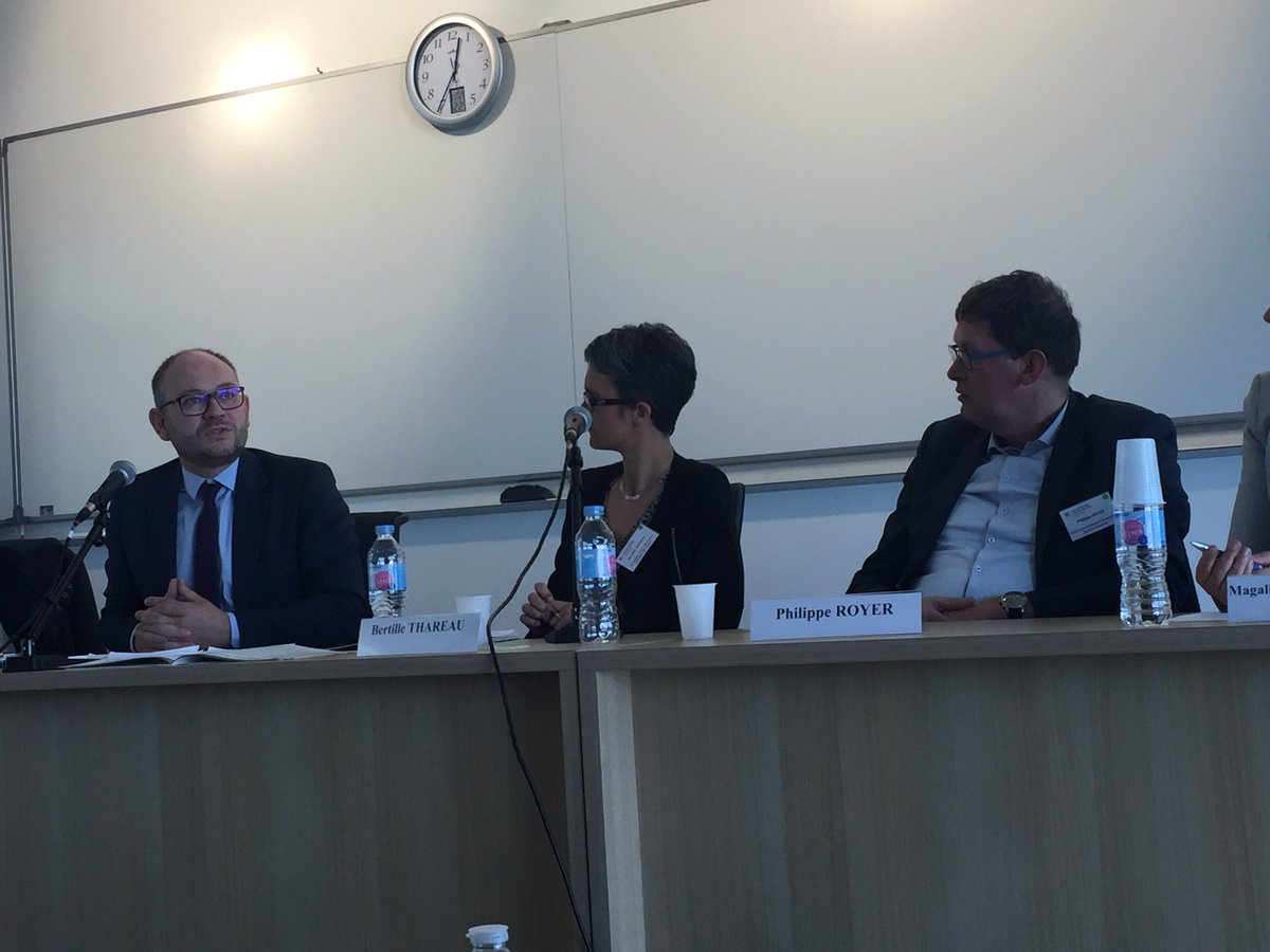 Agri_53's tweet photo. Colloque #agrinumerique et #droit à @Laval_la_Ville de riches exposés et débats sur la #data sa collecte ses usages les responsabilités https://t.co/gx8zvqTENG