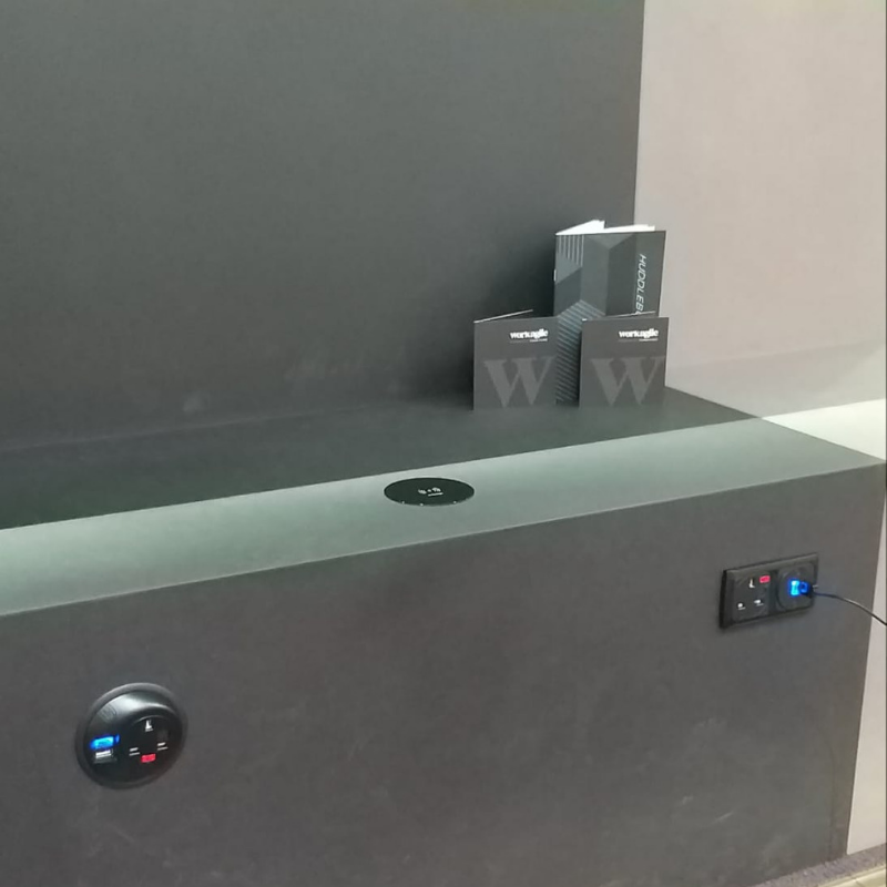 workagileuk's tweet image. It was a superb day at @workplacetrends yesterday! Exciting topics, thought-provoking debates and various speakers from across the globe.

Thanks to @OEElectrics who integrated aircharge with #Huddlebox so people got phone-charge and a pit-stop between seminars #wtrends19 👌