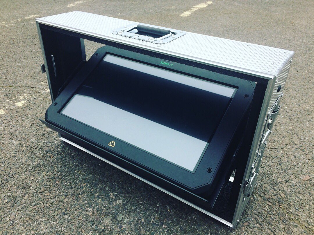 CaseDesignLtd's tweet image. Check out our refined design for the @Atomos_News #Sumo monitor. It’s still has the ability to tilt and is shock mounted. It’s just more user friendly for card access. Comes with deep sunshade and lightning spigot. #custom #flightcase