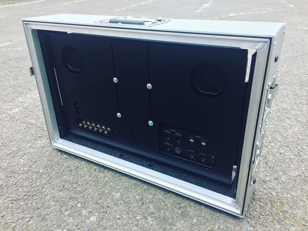 CaseDesignLtd's tweet image. Check out our refined design for the @Atomos_News #Sumo monitor. It’s still has the ability to tilt and is shock mounted. It’s just more user friendly for card access. Comes with deep sunshade and lightning spigot. #custom #flightcase