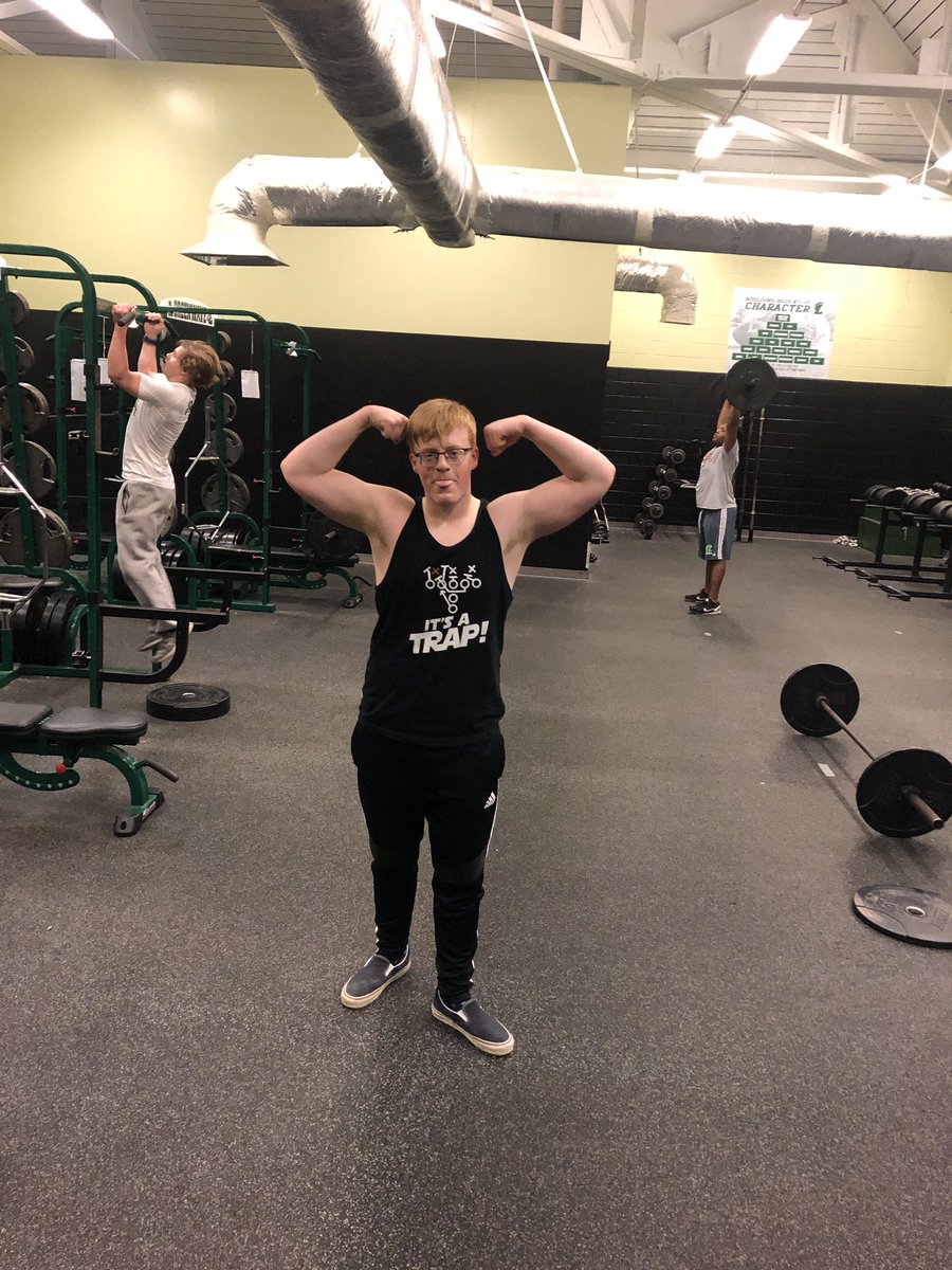 Leeds_SC's tweet photo. Great way to start off a Friday with some extra work in the weight room.  Completed the WOD 19.5 (90 thrusters and 90 jump pull ups). Kids did a great job.  @zniles02 was the champ today. https://t.co/lZgrRC9XFv