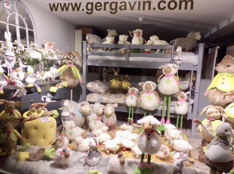 GerGavins's tweet image. Look what has invaded our window for Easter!!
Prices start from €8.50 🐣 🐇 🐰 
#easter #easterwindow #rabbit