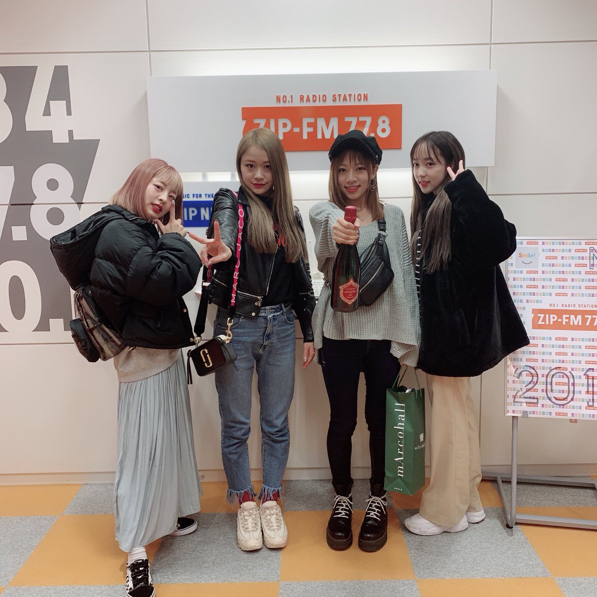 CaratUe's tweet photo. ZIP-FM 最終回でした😊
ディレクターの長谷川さん、
プロデューサーの高木さん、
ZIP-FMのみなさん、
聴いてくれたZIPPIEのみなさん、
4年間ありがとうございました！ https://t.co/zz9ZATK0aa