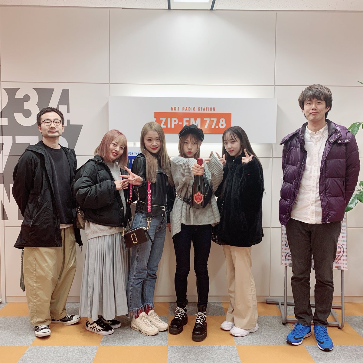 CaratUe's tweet photo. ZIP-FM 最終回でした😊
ディレクターの長谷川さん、
プロデューサーの高木さん、
ZIP-FMのみなさん、
聴いてくれたZIPPIEのみなさん、
4年間ありがとうございました！ https://t.co/zz9ZATK0aa