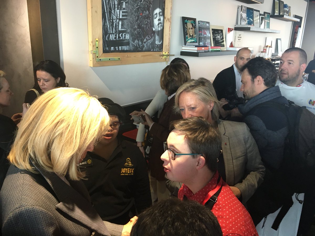 restoLeReflet's tweet photo. Maxime, serveur au Reflet, a eu la chance d'effectuer un service extraordinaire hier à l'#AccorHotels, dans le but de sensibiliser de grands chefs d'entreprises à l’inclusion.  MERCI à @s_cluzel   @SebastienBazin @BrigitteMacaron @ggomez_chef  @cafejoyeux @HotelIbis https://t.co/dPdFQUdj8h