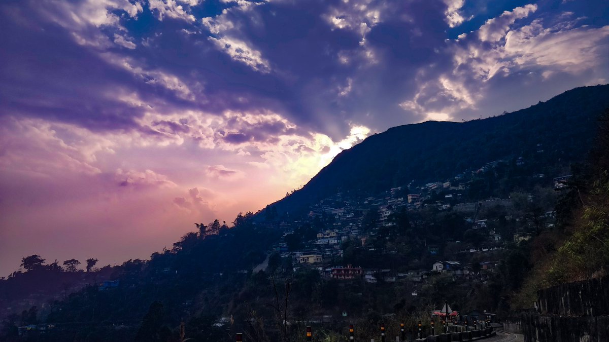 m o o d .  #sunset  #himalayas