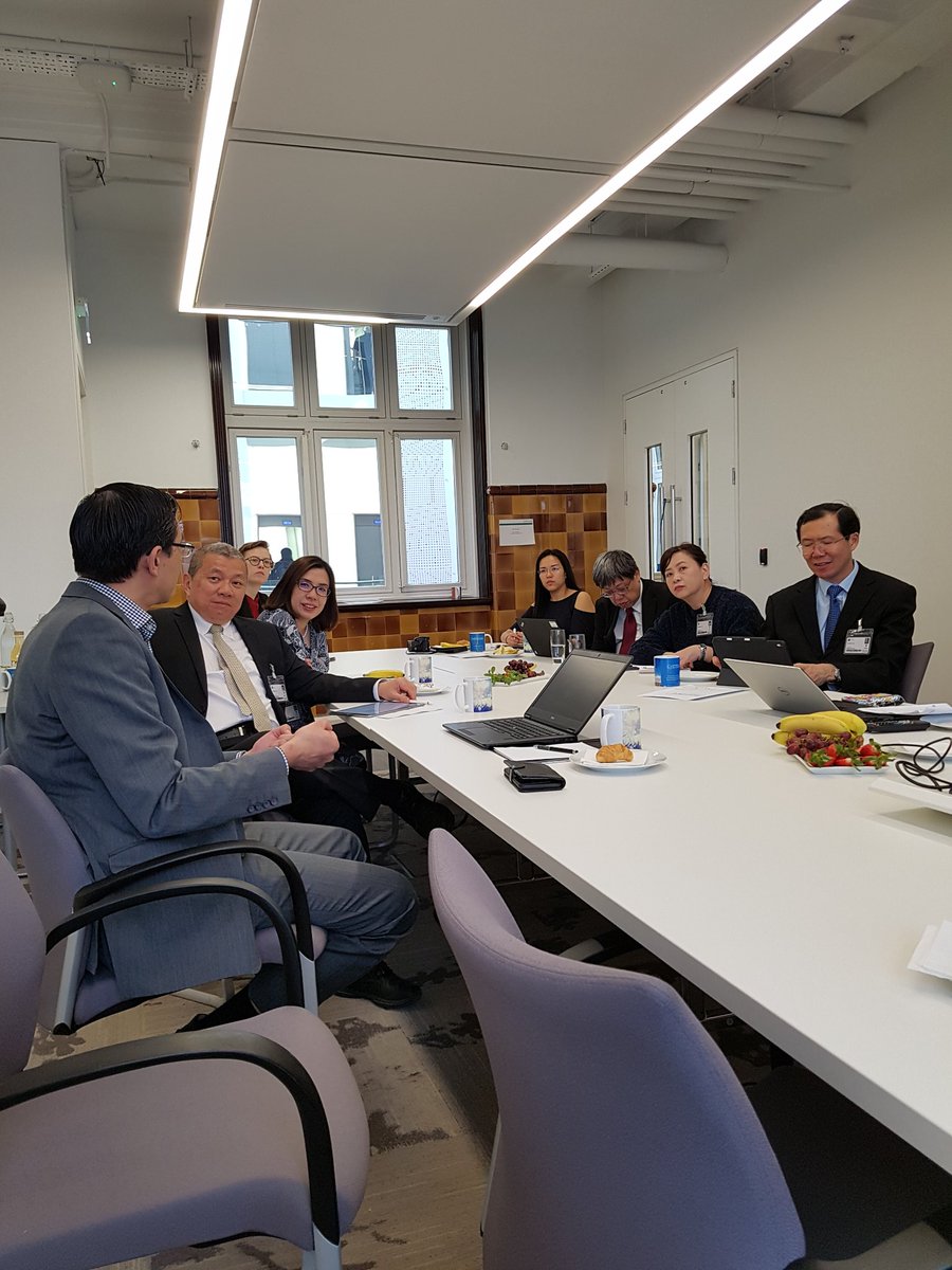 manpreetbains_1's tweet photo. Hosting a visit from @SingHealthSG today with @Dochayter at @Ldn_ICHP
Thank you to @hssood and @DrAndyMcKeown for coming to speak to our delegation today ππ½
Visit to an #ATmedics site now hearing about their model for improvement + training via @omardin https://t.co/pwUd1AQDQV