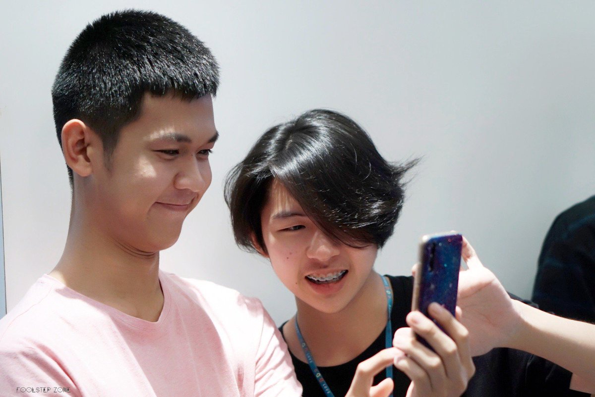 FoolstepZ's tweet photo. แกล้ง ฟค. เก่ง 😆 @BSittawee @Tang_Chaiyakorn
#FoolStep
#Tangcyk
#_frtstw_
#front_foolstep
#Tang_foolstep
#fools https://t.co/vhV8NiVwBz