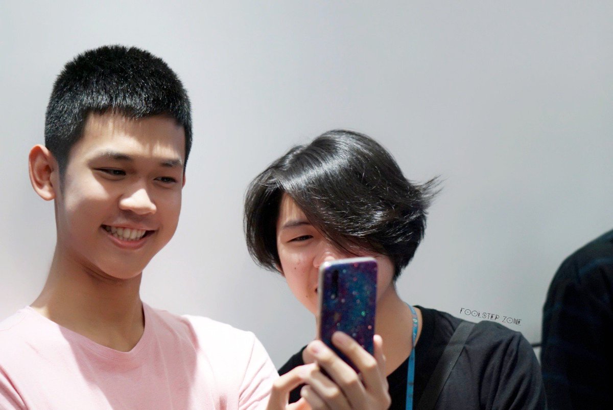 FoolstepZ's tweet photo. แกล้ง ฟค. เก่ง 😆 @BSittawee @Tang_Chaiyakorn
#FoolStep
#Tangcyk
#_frtstw_
#front_foolstep
#Tang_foolstep
#fools https://t.co/vhV8NiVwBz
