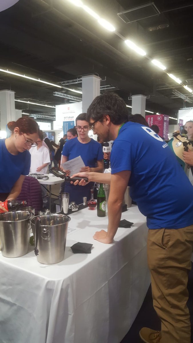 INS_EHTB's tweet photo. Colaboració a l'estand del @consorciedubcn al @saloensenyament . #Shakeyourfuture #SaloEnsenyament https://t.co/0betbvYI2G