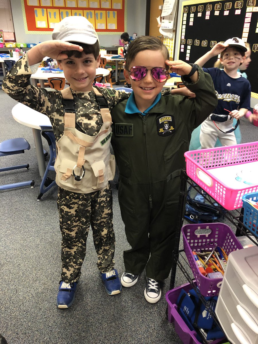 CCohenKinder's tweet photo. Military men, unicorns, and bunnies oh my! #davisk https://t.co/cL0NVx69Qo