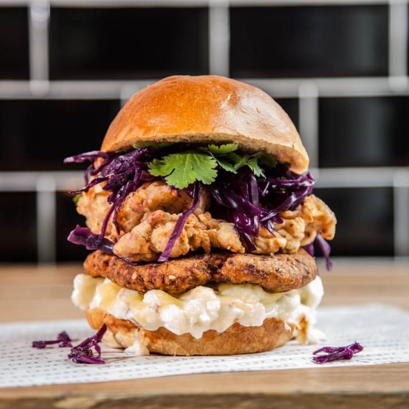 _BrightonStyle's tweet image. A roast dinner burger!! We'll take 10! 🍔🍔 #brighton #roastdinner 

brighton-lifestyle.co.uk/the-roast-malo…