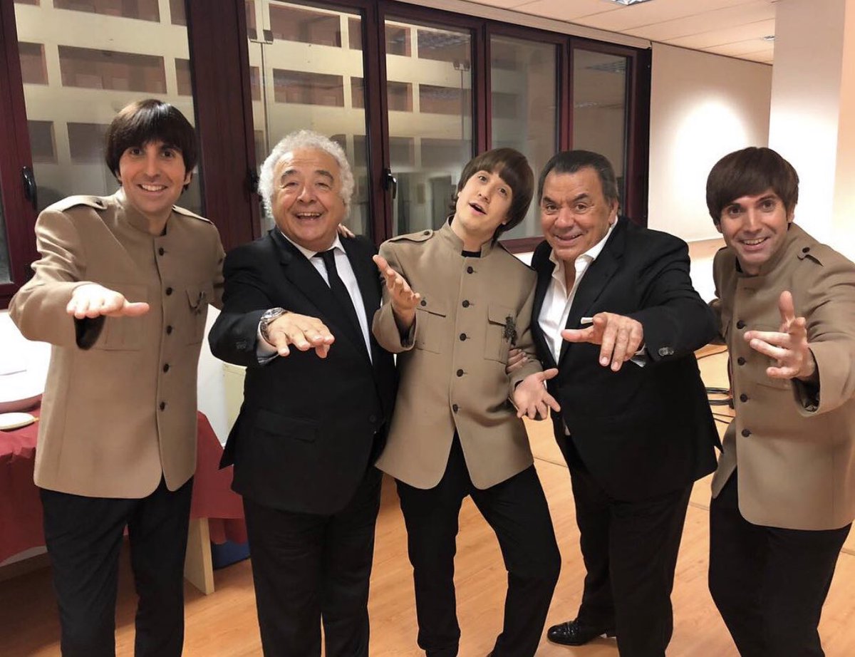 All you need is love....¡Feliz viernes,disfruten de la primavera,nosotros ya lo hacemos!!!🌸👏🏼
#losdelrio #theflamingshakers #thebeatles #tribute #music