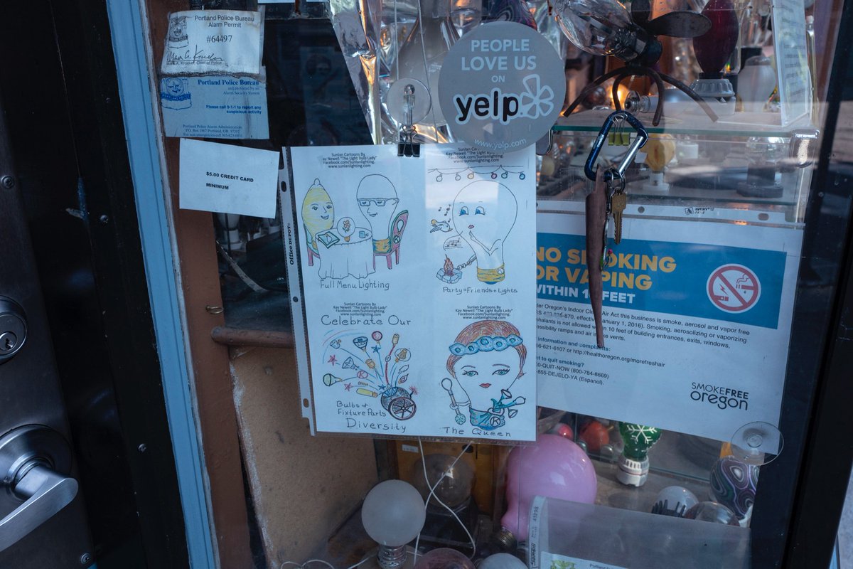 portlandlove2's tweet photo. ポートランドは、おもしろいお店が多いです（笑）。こちらは、電球屋さん♪
KEEP PORTLAND WEIRD
Sunlan Lighting - Light bulb Store
#loveitportland #portland #pdx #portlandoregon #traveloregon #photography #streetphotography  #cityphotography
#wonderfulplaces #Sunlan #keepportlandweird https://t.co/TjPIBMmYh1