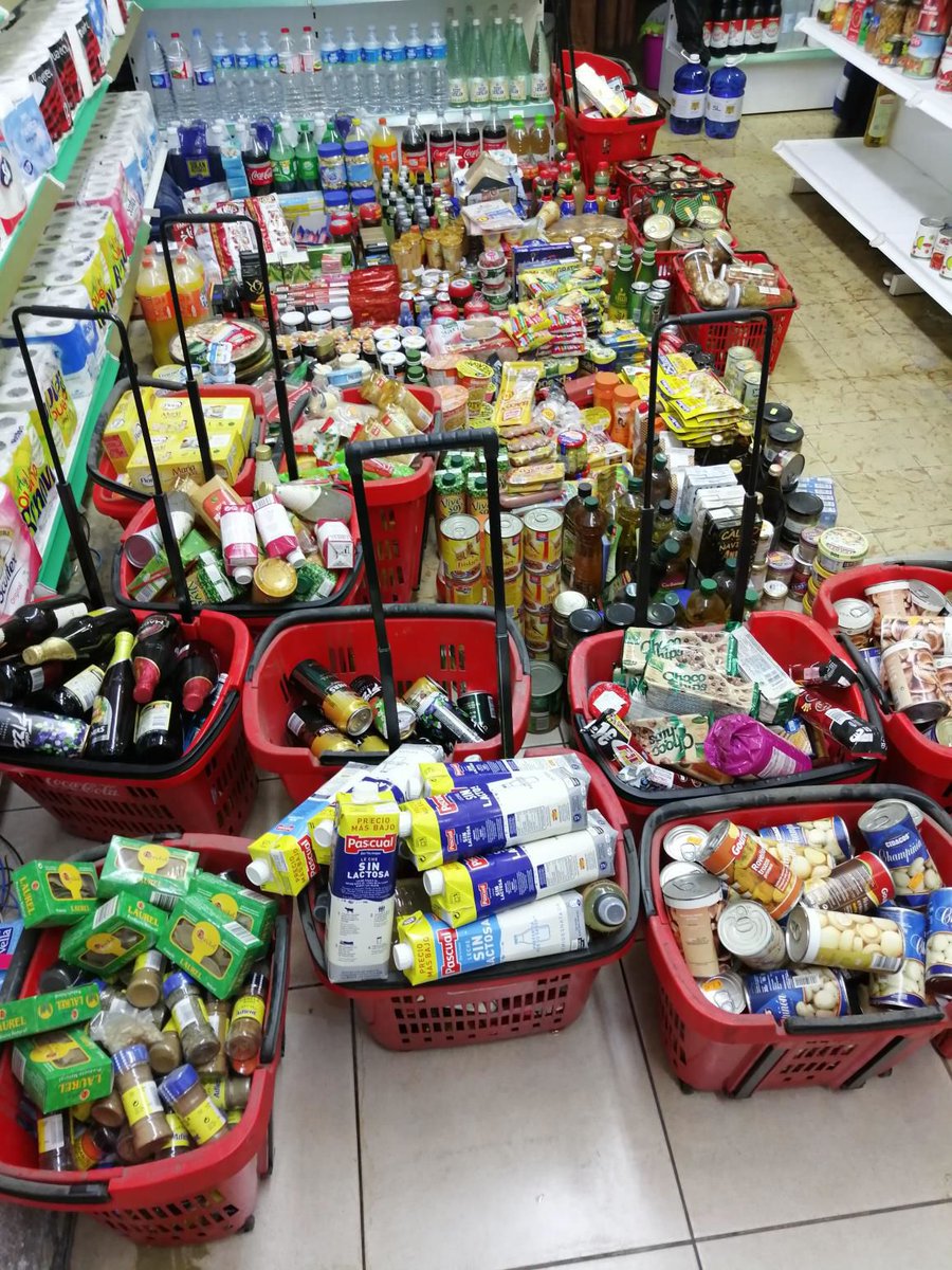 GUBBarcelona's tweet photo. Arran d'unes molèsties veïnals, la Policia de Barri del districte de l'#Eixample detecta més de 1.900 productes no aptes pel consum en un supermercat del barri de l'Antiga Esquerra de l'Eixample.
Més informació👉🏼 https://t.co/DThheNRSVG
#gubEIX #GuàrdiaUrbana https://t.co/k0UYae0JV2