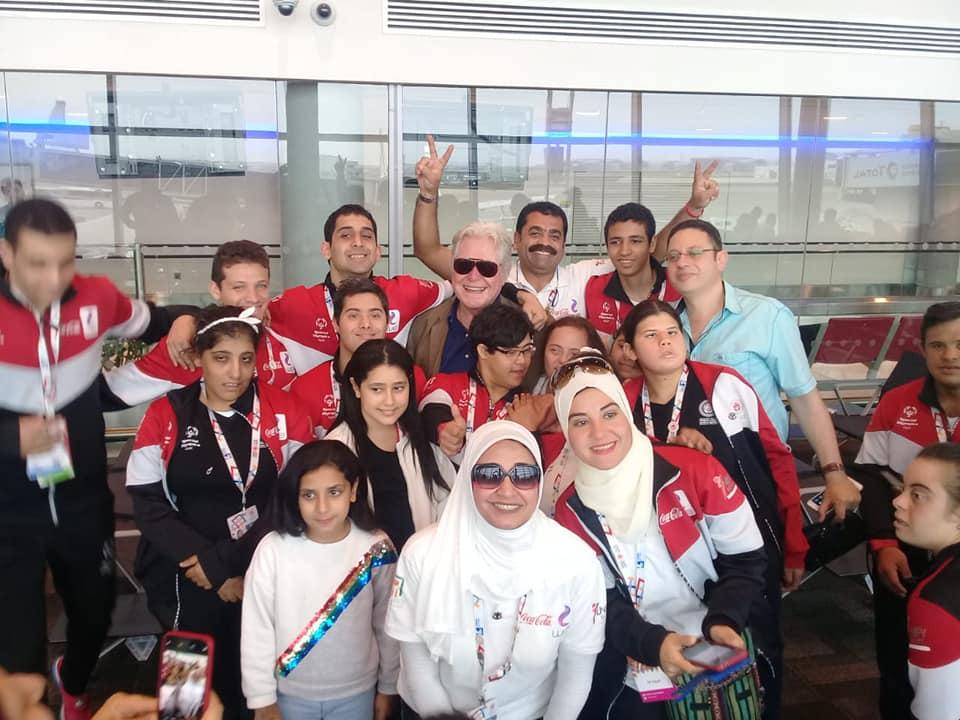 #حسين_فهمي سفير #الاولمبياد_الخاص_الدولي بمطار  #أبو_ظبي مع أعضاء البعثة المصرية استعدادا لعودة الفوج الثاني إلى #القاهرة