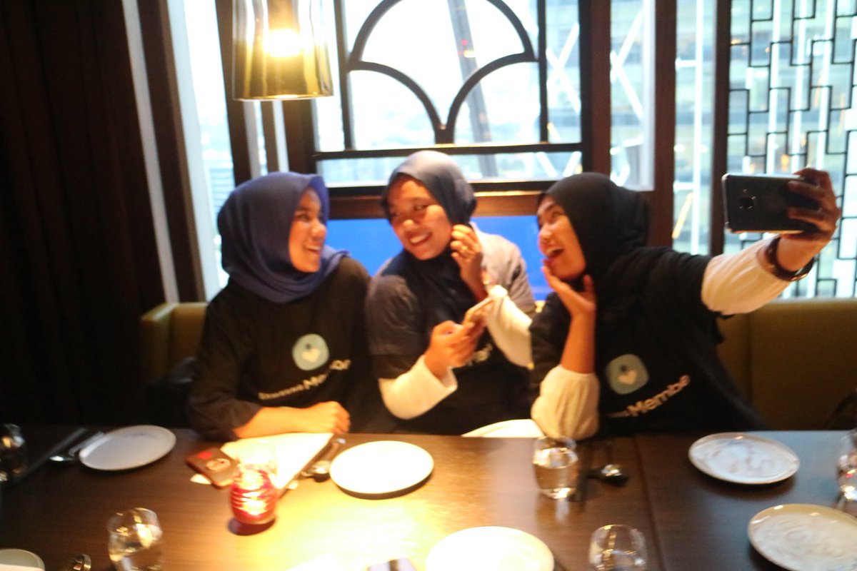emayasi's tweet photo. Selfi manjahh with @samsungID 
.

#SamsungMembersID #AforLIVE https://t.co/gLgpGLy4OX