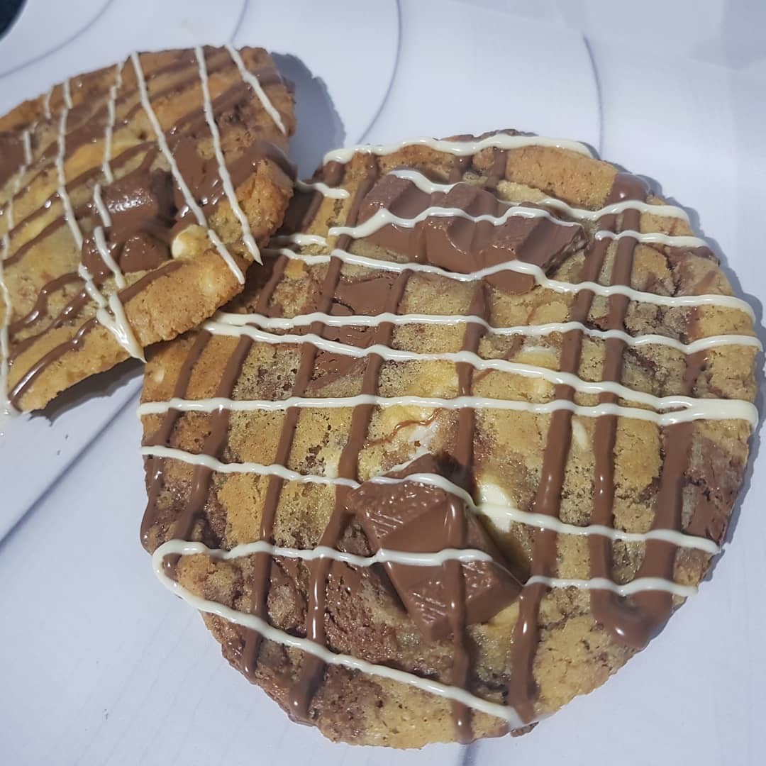 bizzy_bakes's tweet photo. Giant stuffed cookies! ππͺ
Kinder cookie & mini creme egg cookie! Absolute beauts π
#giantcookie #stuffedcookie #FridayFeeling #cookie #baking #bakerslife #cake #sheffield #bizzybakes #homemade #smallbusiness #shoplocal #sheffieldbaking #sheffieldbusiness #sheffieldissuper https://t.co/C67uWW5ztj