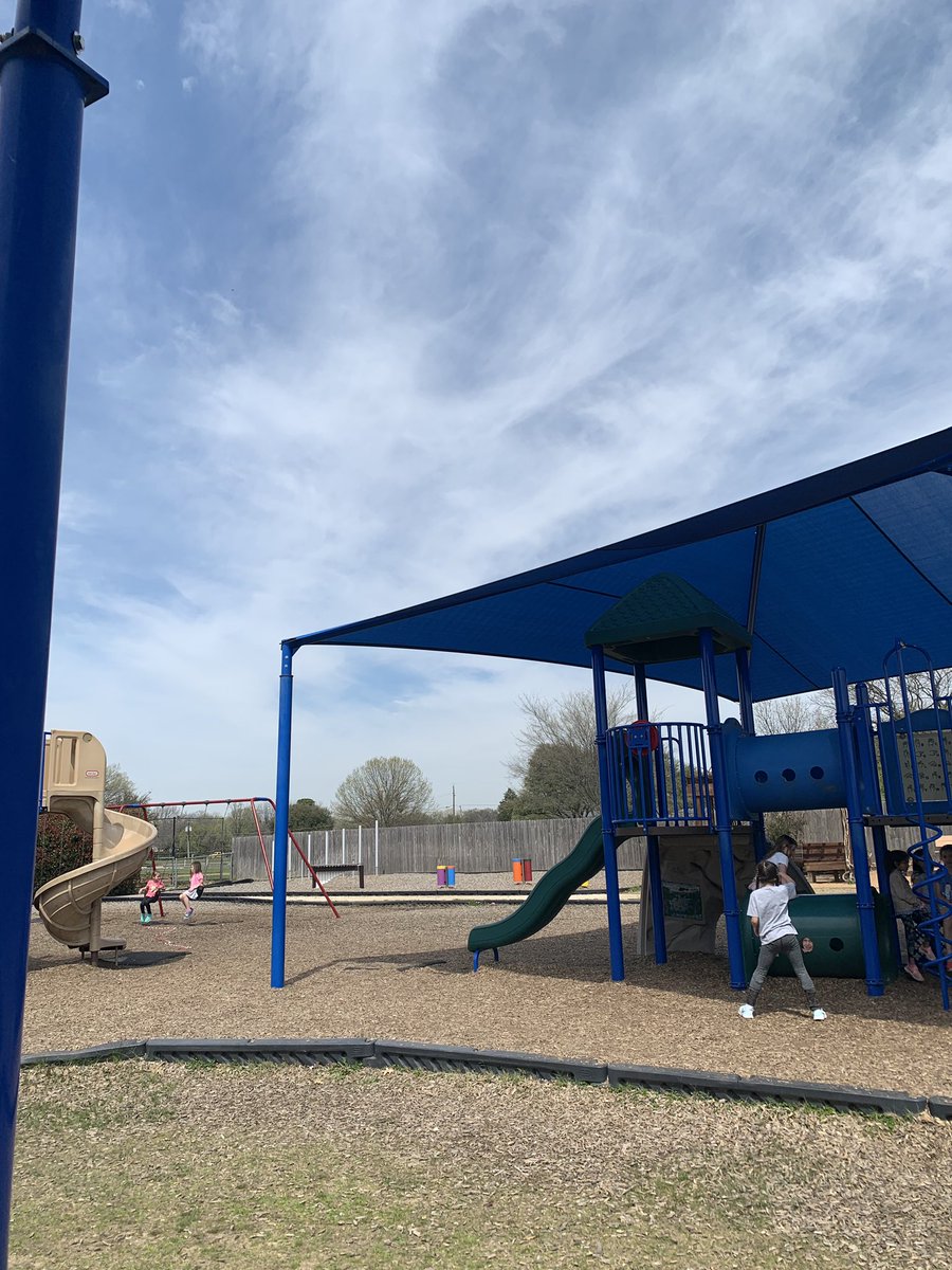 MrsMandyHern's tweet photo. What a way to spend a Friday afternoon. Extra recess with @RAllen2nd ! https://t.co/pgOApdldUf