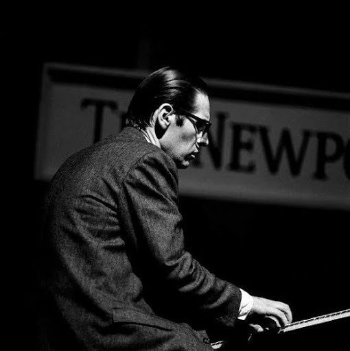 Bill Evans Trio - Spring Is Here

Album: Portrait in Jazz (1960)

#BillEvans 
#ScottLaFaro
#PaulMotian

#Jazz #JTRCK #SpringIsHere

🎧 youtu.be/ECmiiWw7rxw