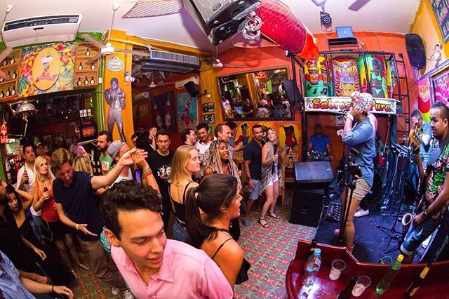 BazurtoSC's tweet photo. ¡Se acerca, se acerca el viernes! Música en vivo, clases de baile, buena ambiente y comida deliciosa que podrás disfrutar en el Patrimonio Universal de la Gozadera. https://t.co/YDbo5veHGj